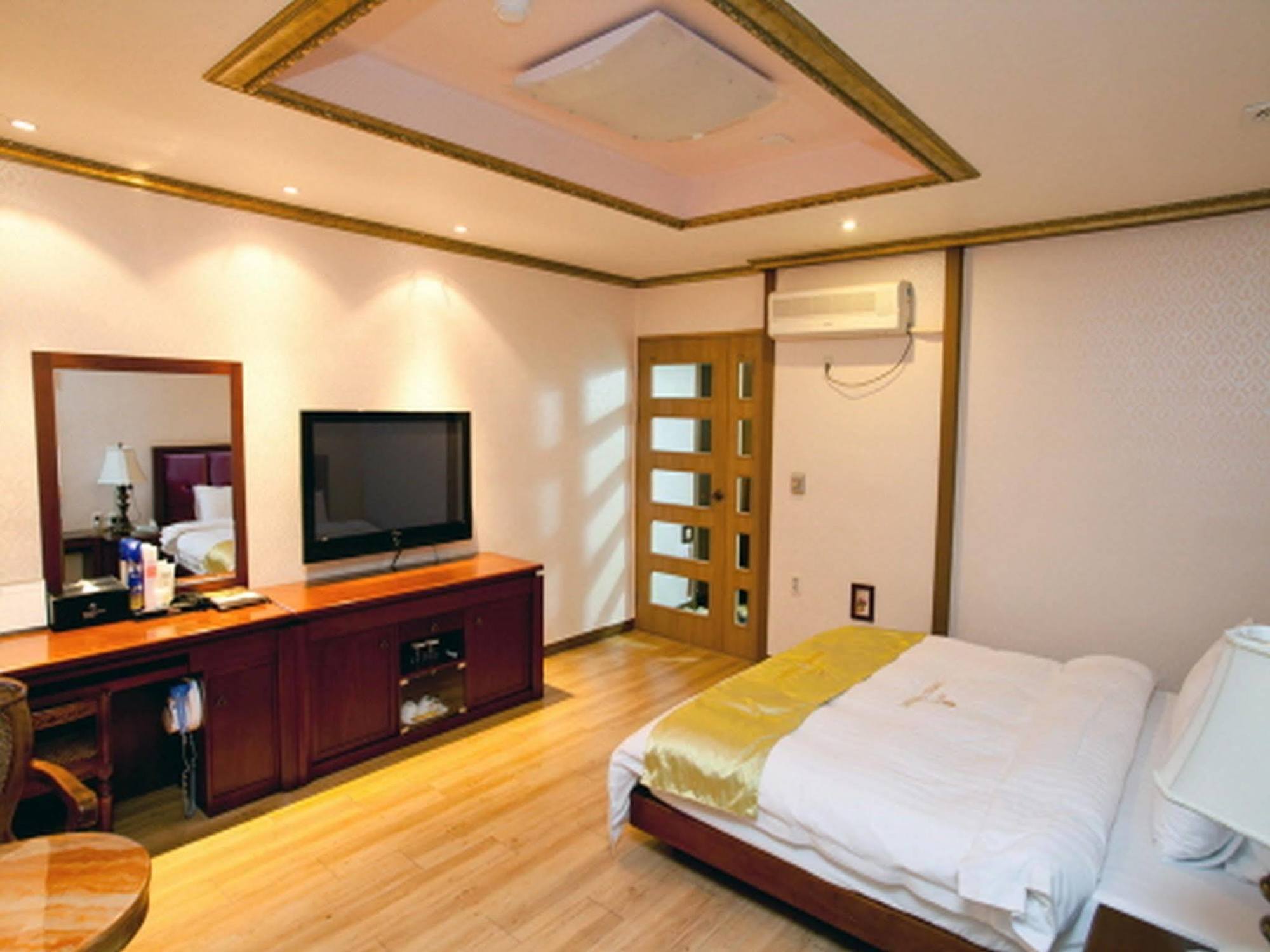 B&Beach Tourist Hotel Yeosu Eksteriør bilde